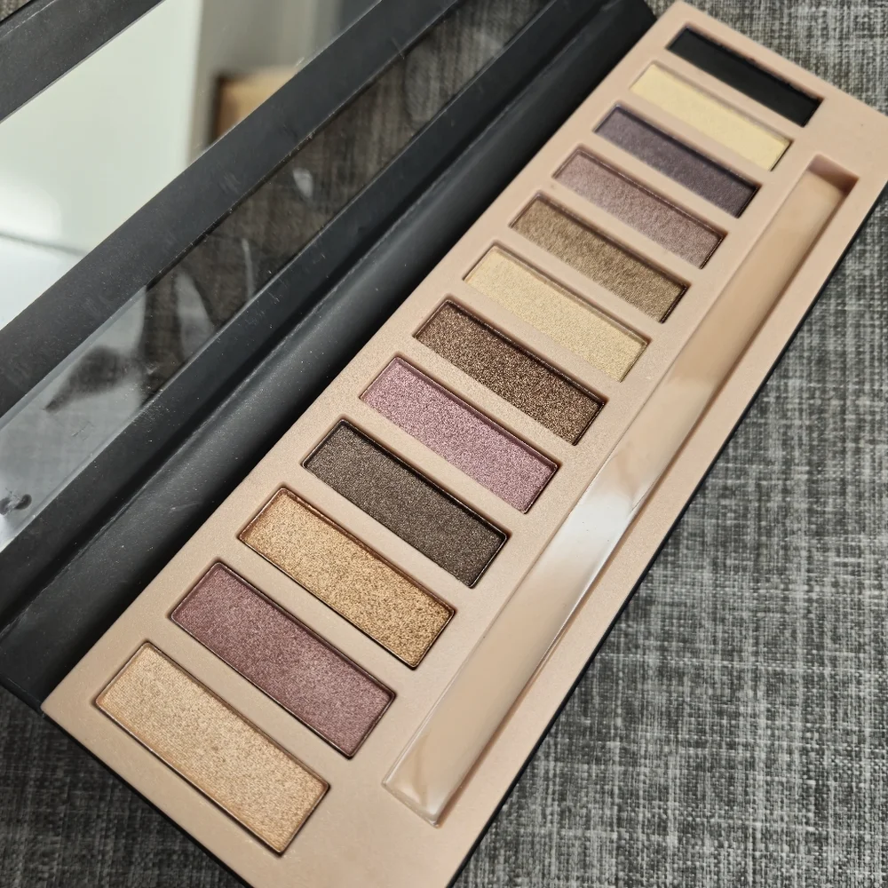 NEW Nakeds 12 Color Eyeshadow Palette